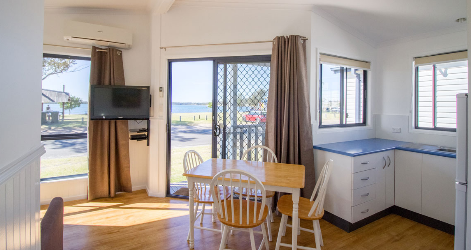2 Bed Waterfront Cabins- South Coast Retreat - 3