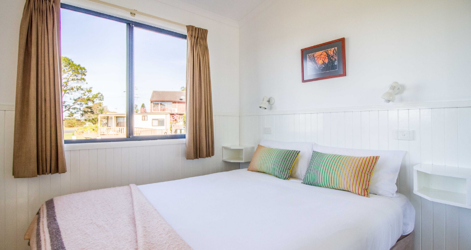 2 Bed Waterfront Cabins- South Coast Retreat - 4