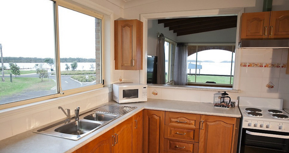 3 Bed Waterfront Cabin- South Coast Retreat - 2