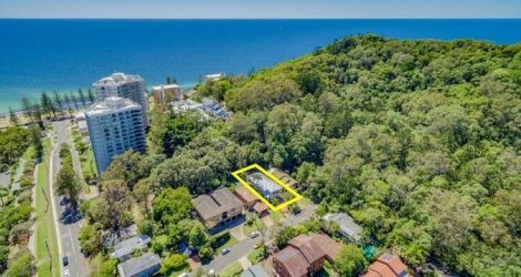 Burleigh Beachhouse @ Dog Friendly Holidays image