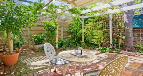 The Lion Cottage - 2